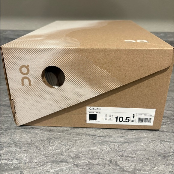 Men’s Black OnClouds - Picture 3 of 4